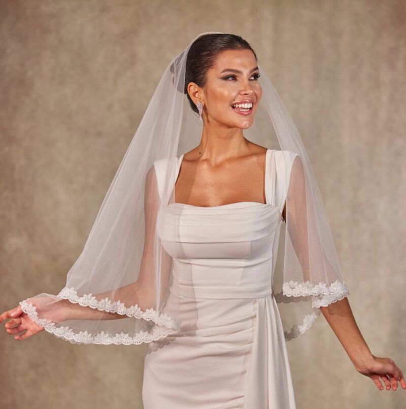 Lace Trim Bridal Veil with Blusher, Short Lace Veil for Bride