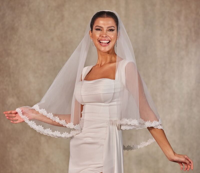 Lace Trim Bridal Veil with Blusher, Short Lace Veil for Bride