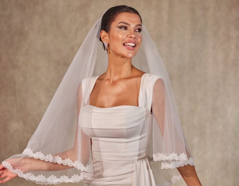 Lace Trim Bridal Veil with Blusher, Short Lace Veil for Bride