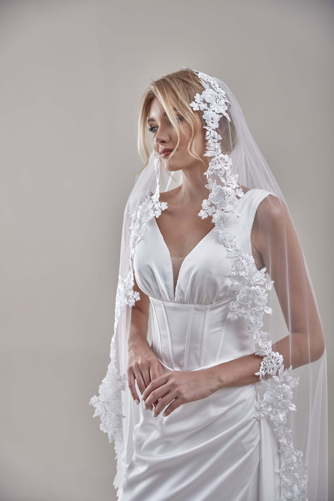 Mantilla Veil with Lace Edge, Floral Veil -D206